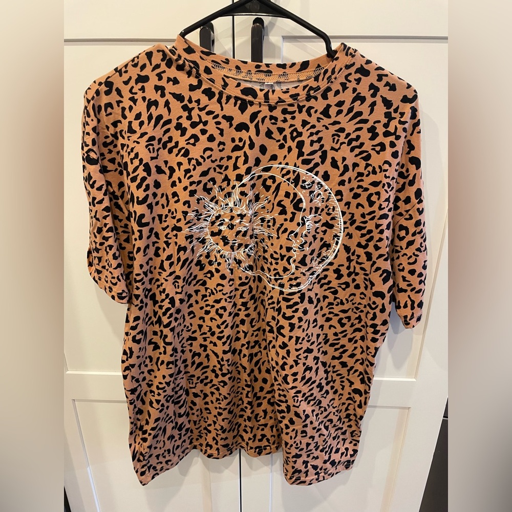 Leopard Print Tee with Sun & Moon Graphic - Brown/Black